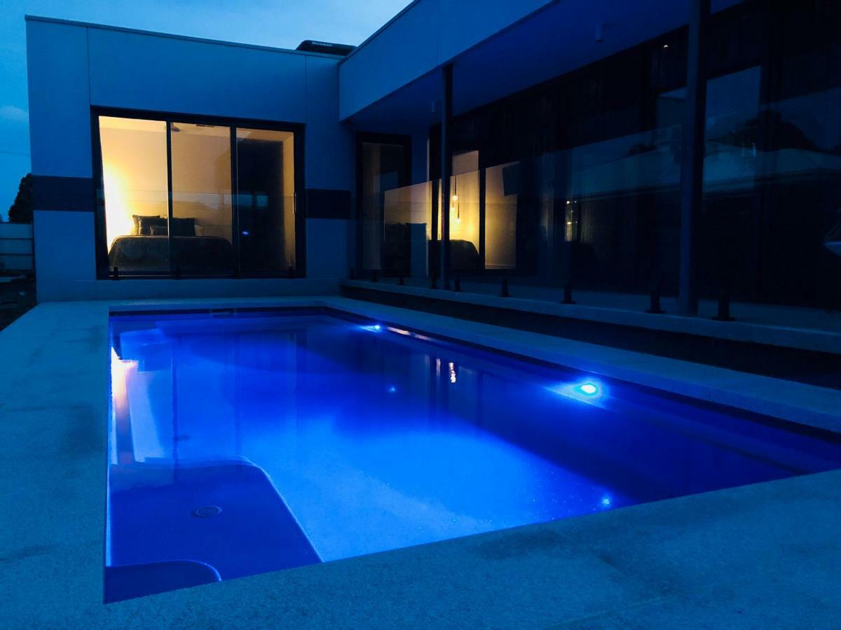 The Sinatra Holiday House - Couples Retreat Мълуала Екстериор снимка